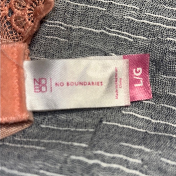 No Boundaries Peach-Colored Lace Bralette Removable Pads Size Large - Picture 4 of 6